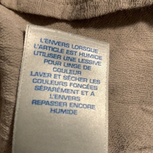 Boden, Gorgeous Long Sleeve Blouse, V-Neck w/Optional Closure, sz 2 - Picture 11 of 11